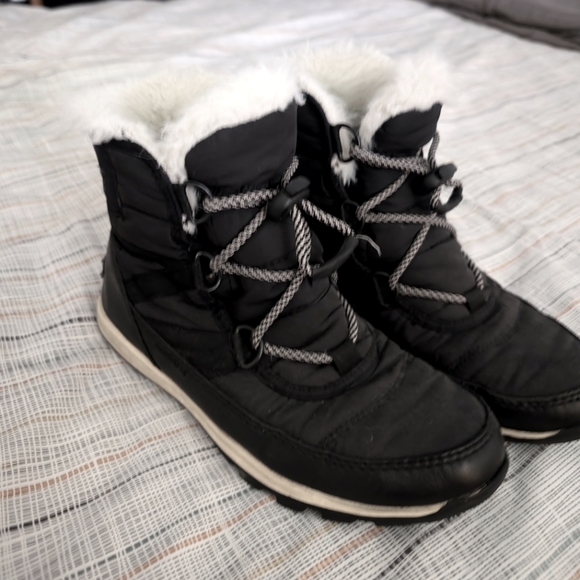 Sorel out n about boots - Picture 2 of 5